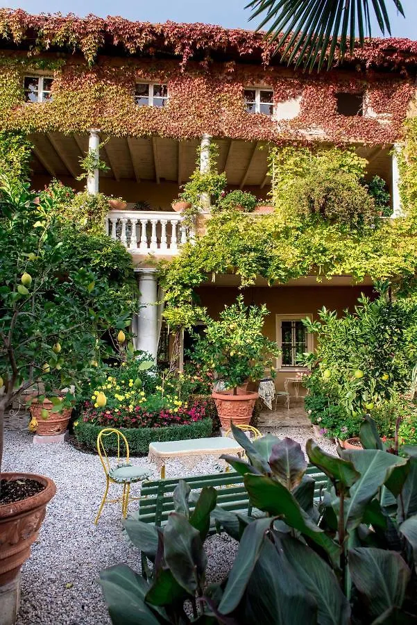 Bed & Breakfast B&B Alla Mezza Luna Lonato Italy